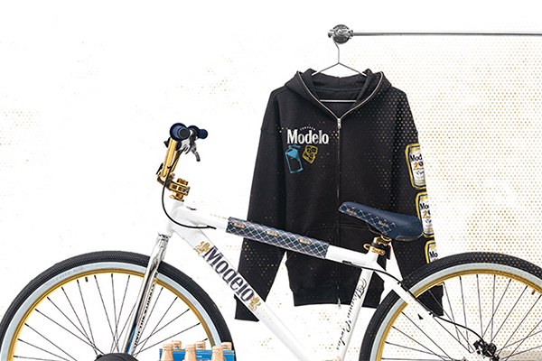 Free Modelo Hoodie